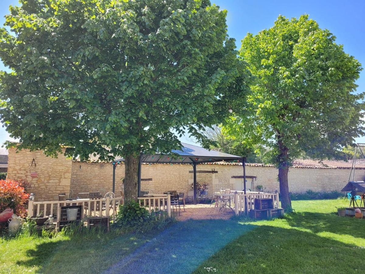 La Roseraie Neuville-du-Poitou Exterior foto