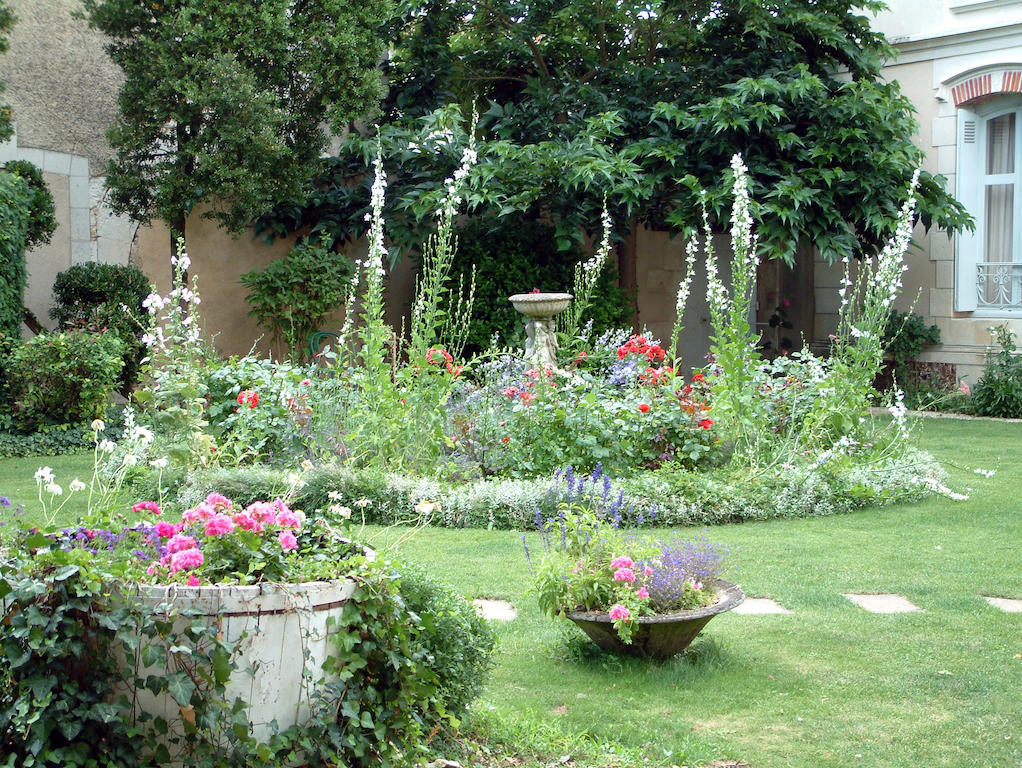 La Roseraie Neuville-du-Poitou Exterior foto